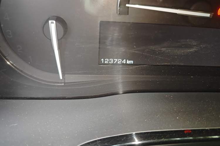 Used Cadillac XT5 2018 28E Four-Wheel Drive Tech Version Odometer Close Up