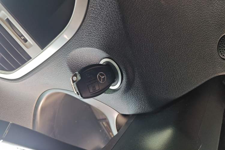 Used Mercedes-Benz Vito 2018 2.0T Elite Version 7 Seats China VI Emission Standard