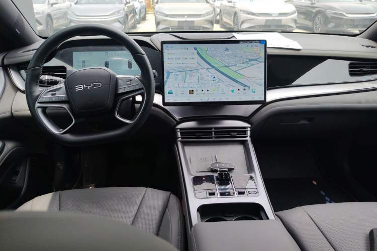 Used BYD Seal 07 DM-i 2025 Intelligent Driving Version DM-i 1.5L 125 km Prestige Edition Center Console