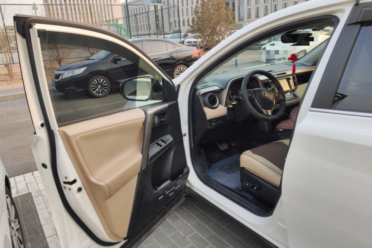 Used Toyota RAV4 2015 2.0L CVT Four-Wheel Drive New Edition