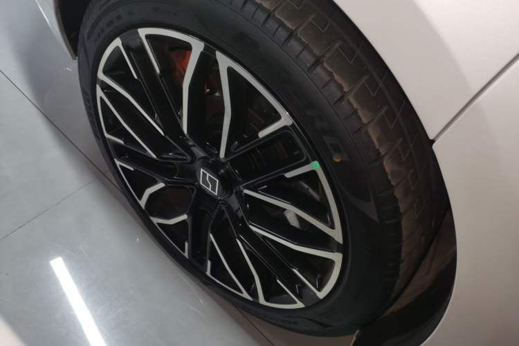 Used Zeekr 001 2025 YOU Edition 100 kWh All-Wheel Drive Right Rear Wheel Hub