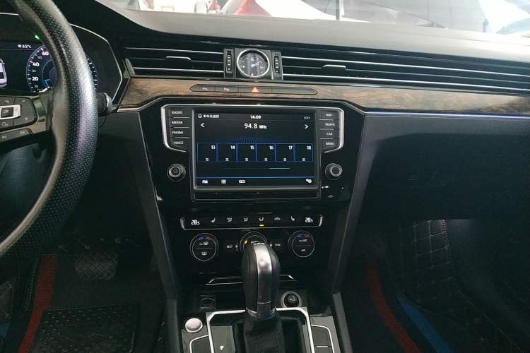 Used Volkswagen Magotan 2017 330TSI DSG Luxury Model
