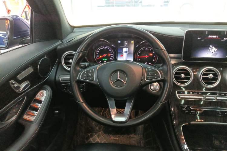 Used Mercedes-Benz GLC 2019 GLC 260 L 4MATIC Dynamic Model
