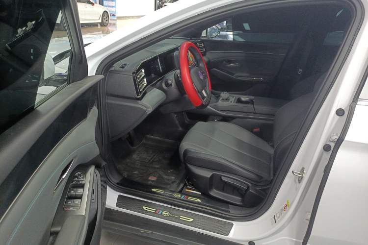 Used BYD Qin L 2025 DM-i Smart Drive 80KM Leading Model Driver Seat