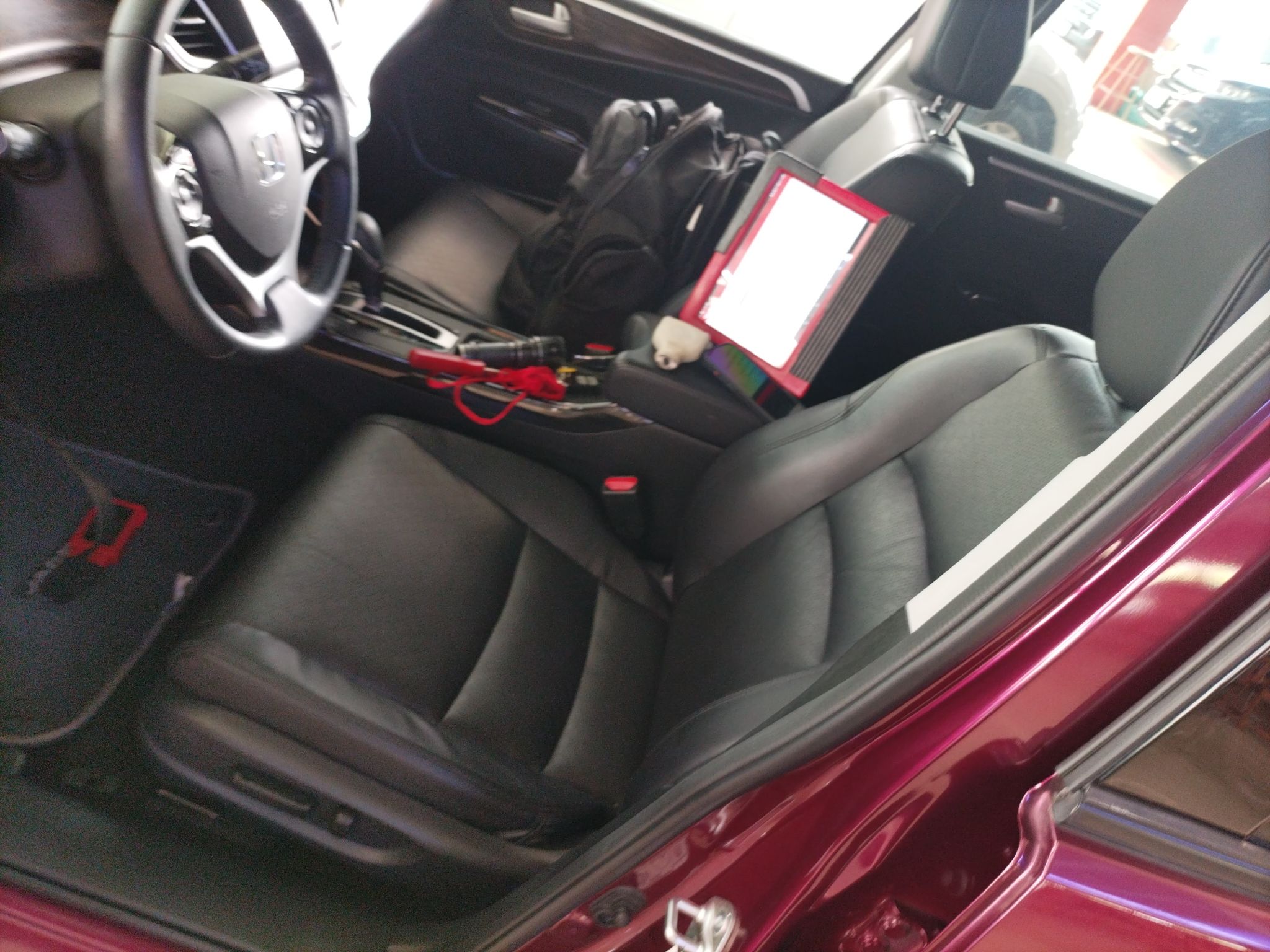 المقاعد الأمامية داخل السيارة