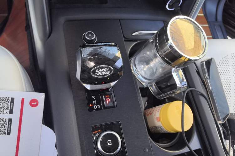 Used Land Rover Discovery 2021 360 PS R-Dynamic SE Gear Lever