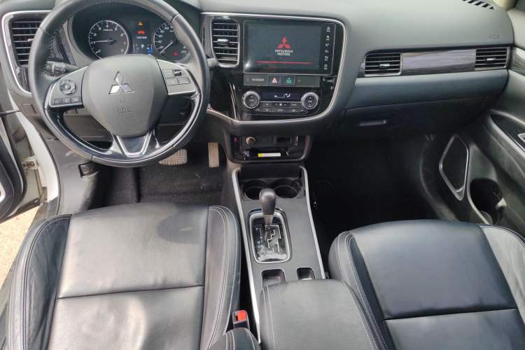 Used Mitsubishi Outlander 2020 2.0L Two-Wheel Drive Enjoyment Version 5 Seats