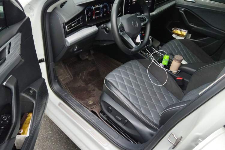 Used Volkswagen Sagitar 2024 300TSI DSG Excellence Edition Driver Seat