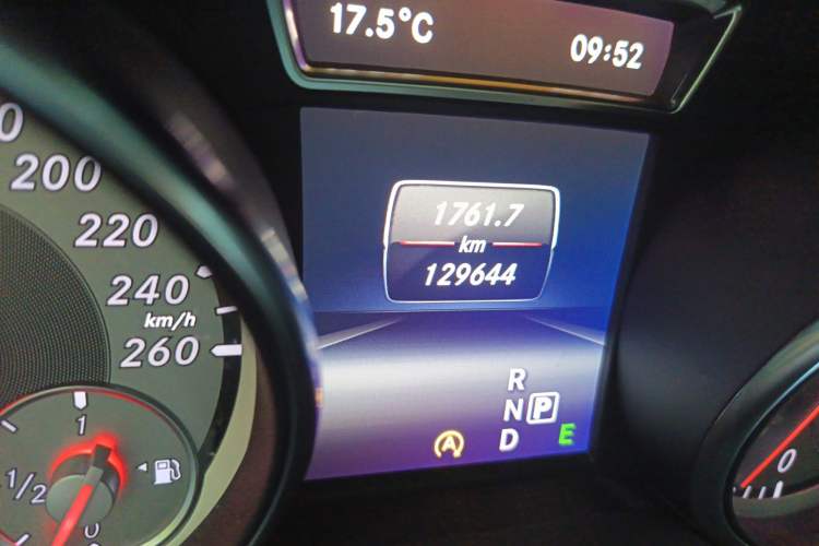 Used Mercedes-Benz GLA 2015 GLA 220 4MATIC Fashion Model Odometer Close Up