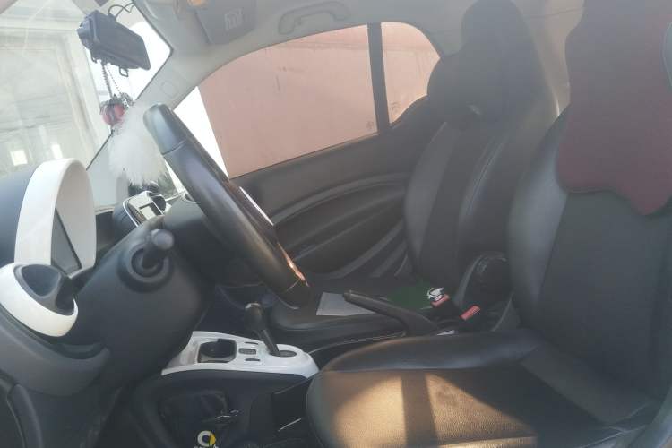 Used smart fortwo 2015 1.0L 52 kW hardtop Dynamic version
