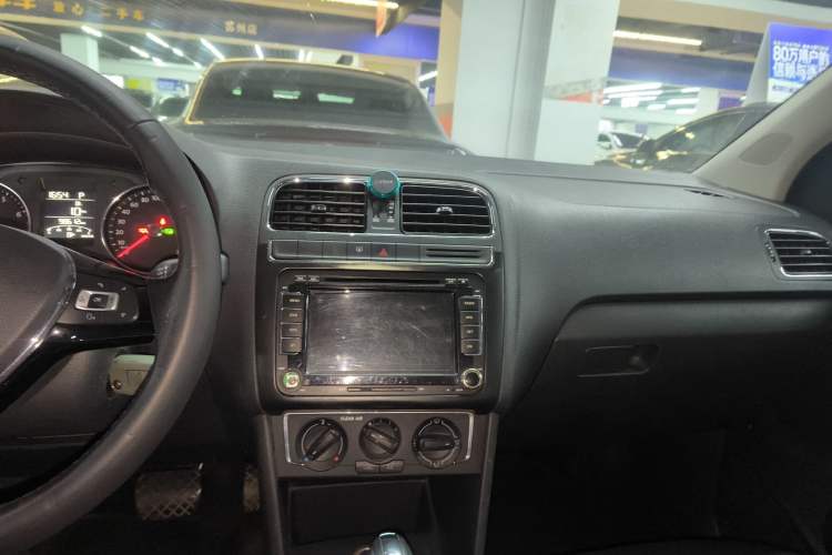 Used Volkswagen Polo 2016 1.6L Automatic Comfort Model