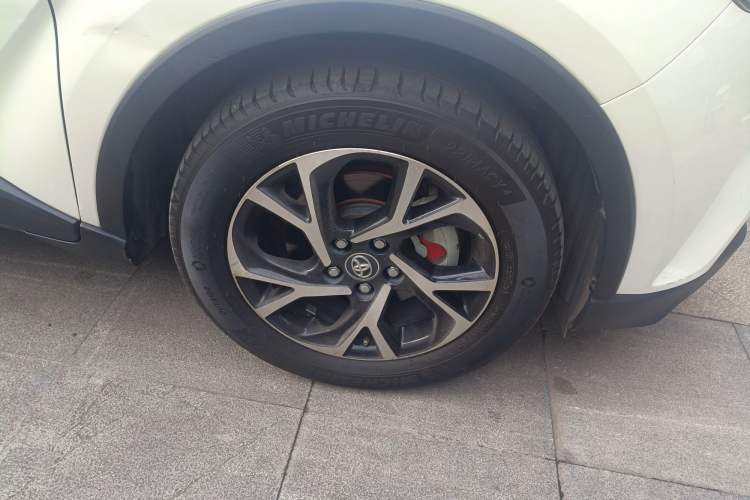 Used Toyota C-HR 2018 2.0L Leading with Sunroof China VI Standard
