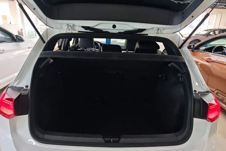 Used Volkswagen Golf 2021 280TSI DSG R-Line Trunk