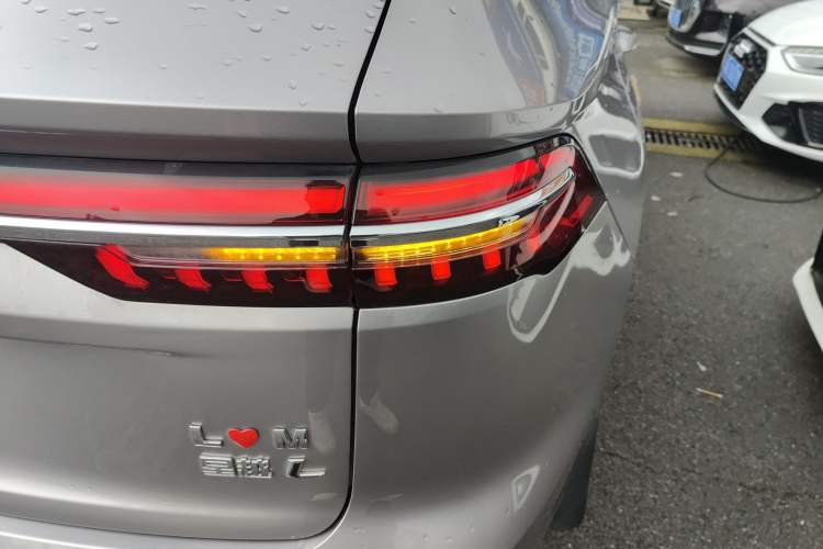 Used Geely Auto Monjaro L 2023 2.0TD High-Power Automatic Two-Wheel Drive Flagship Version Right Rear Taillight