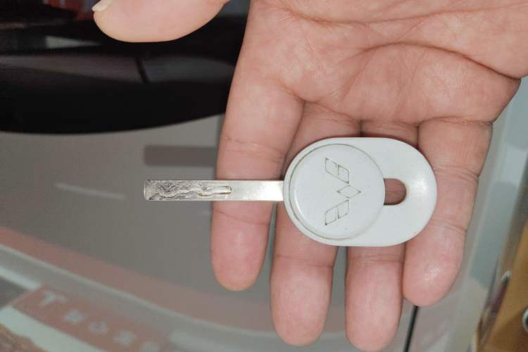 Used Wuling Hongguang MINIEV 2022 Macaron Premium Model – Lithium Iron Phosphate Vehicle Key