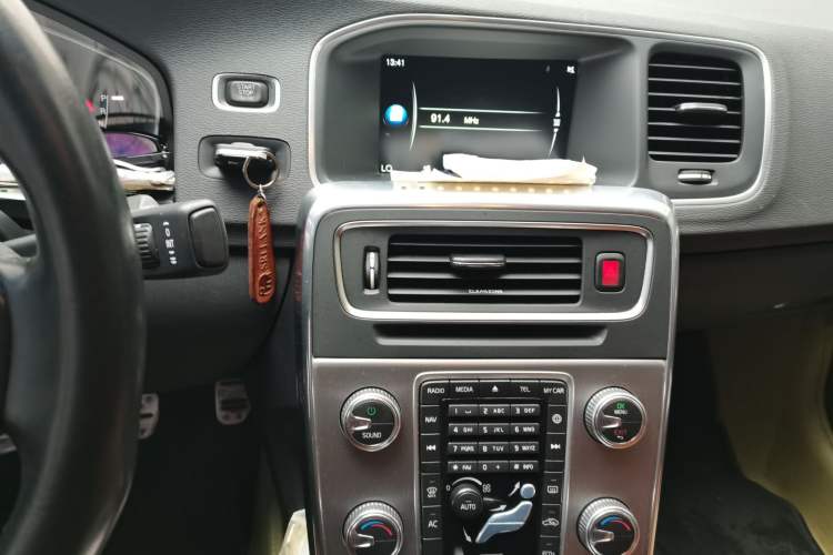 Used Volvo S60 2017 S60L T3 Smart Upgrade Edition Audio And AC Panel