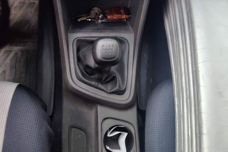 Used Wuling Hongguang V 2022 1.5L Jingqu Edition Enclosed-Window Vehicle with Hydraulic Power Steering LAR