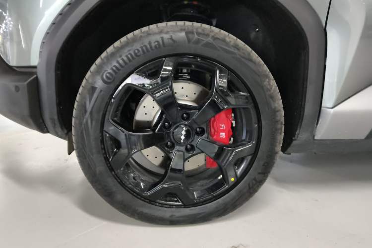 Used Formula Leopard Titanium 3 2025 501 km Four-Wheel Drive Drone Edition