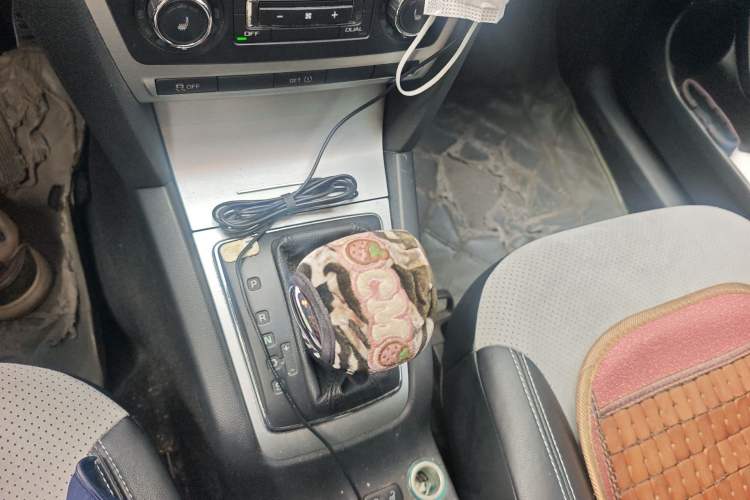 Used Skoda Octavia 2010 2.0 TSI RS Gear Lever