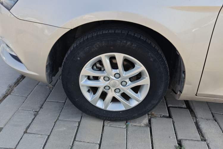 Used Geely Auto Emgrand 2017 Sedan Million Edition 1.5L Manual Luxury Model Left Front Wheel Hub