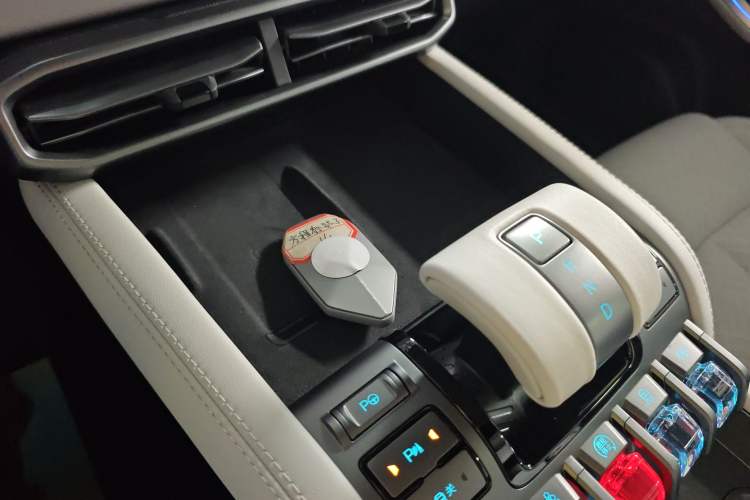 Used Formula Leopard Titanium 3 2025 501KM All-Wheel Drive Intelligent Driving Ultra Version Vehicle Key