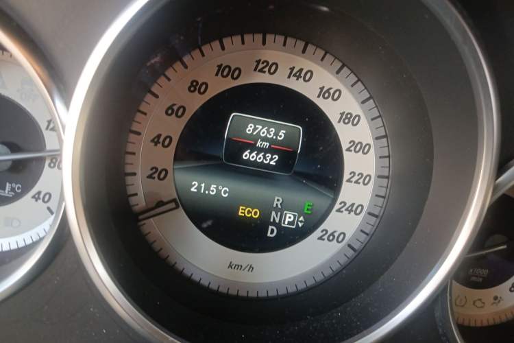 Used Mercedes-Benz CLS 2015 CLS 320 Odometer Close Up