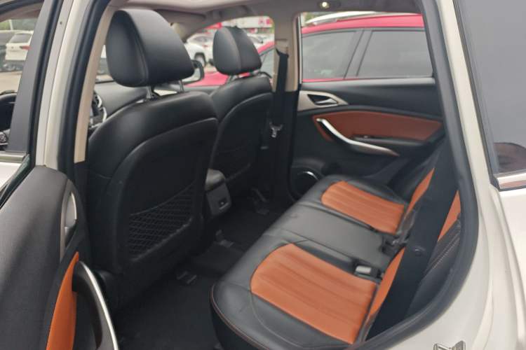 Used BYD Song 2016 Gaishi Edition 1.5TI Manual Haoya Model Left Rear Seat