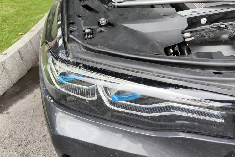 Used BMW X7 2020 xDrive40i Luxury Package with Leading Features Right Front Headlight