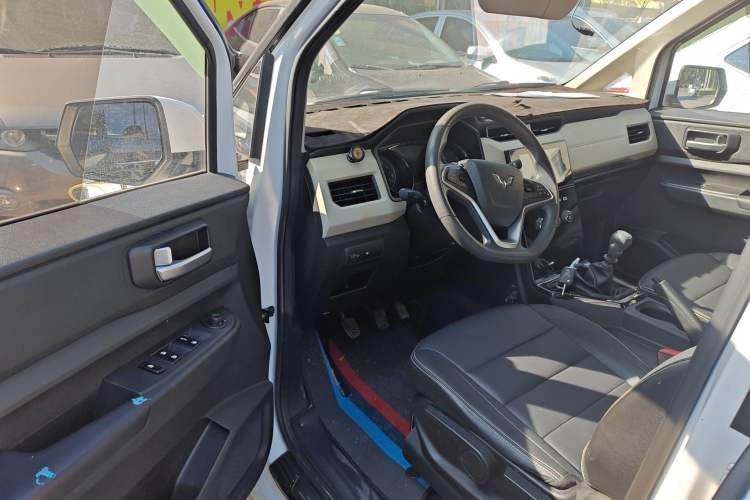 Used Wuling Hongguang PLUS 2019 1.5T Manual Luxury 7-Seater
