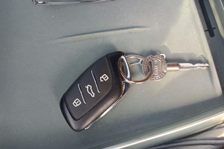 Used Roewe D6 2025 450km Deluxe Edition
