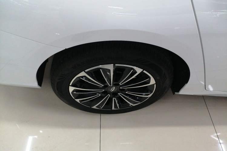 Used Chery Fengyun A8 2025 Model 70km Basic Version