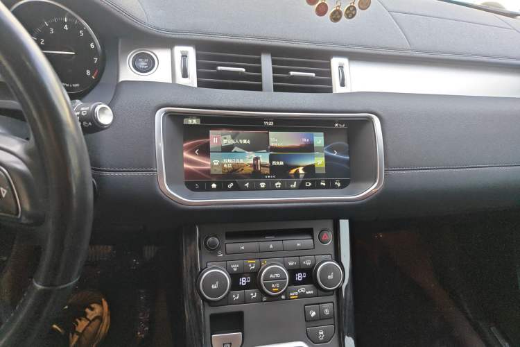 Used Land Rover Range Evoque 2018 240 PS SE DYNAMIC Smart Edition Audio And AC Panel