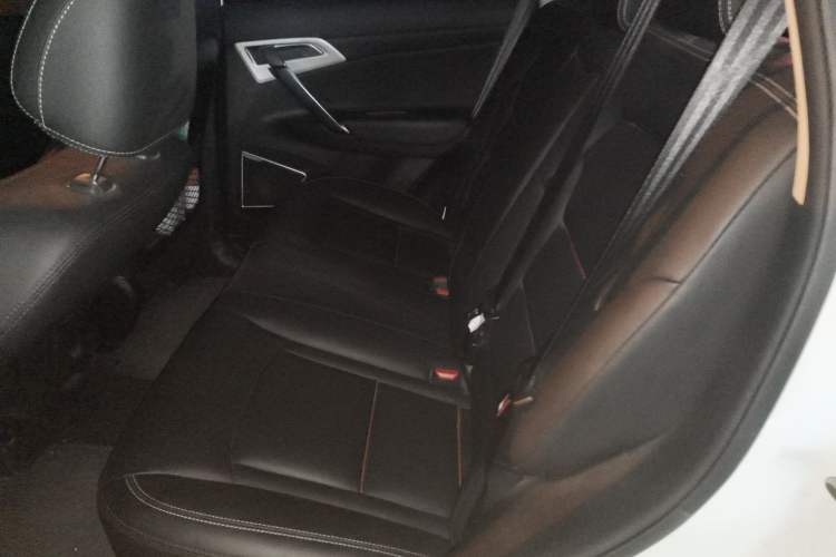 Used Geely Auto Emgrand X7 Sport 2020 1.8TD DCT Two-Wheel Drive Smart Connect 4G-Enabled Version Left Rear Seat