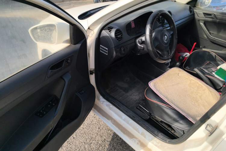 Used Volkswagen Jetta 2015 Value Edition 1.6L Manual Fashionable Style
