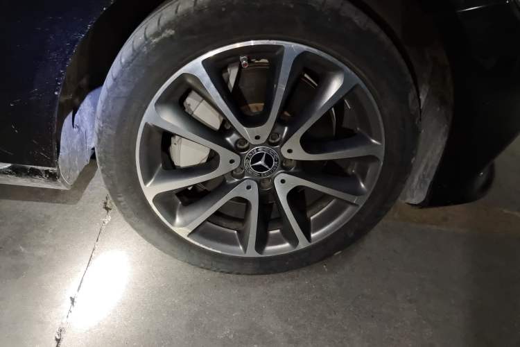 Used Mercedes-Benz E-Class 2017 E 300 L Luxury Model Right Front Wheel Hub