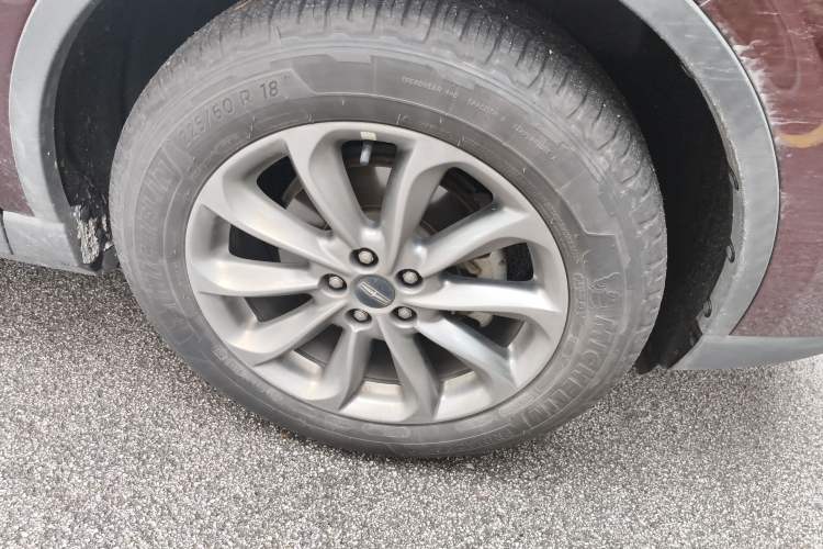 Used Lincoln Corsair 2020 2.0T Two-Wheel Drive Luxury Edition Right Front Wheel Hub