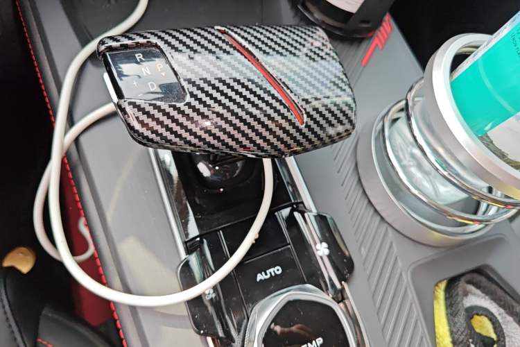 Used CHANGAN OSHAN Z6 2022 Blue Whale 1.5T DCT Smart Edition Gear Lever