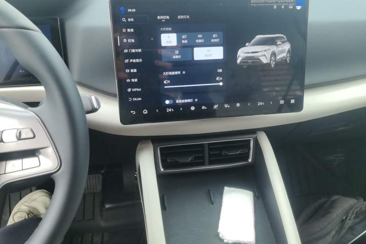 Used BYD Yuan UP 2025 Intelligent Driving Version 401 KM Dynamic Edition Audio And AC Panel