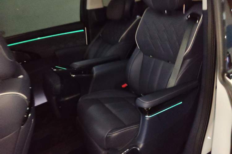 Used GAC Trumpchi Xiangwang M8 2025 Kunkun Series Max Luxury Cabin
