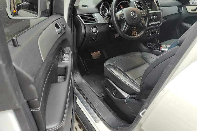 Used Mercedes-Benz M-Class 2015 ML 320 4MATIC Driver Seat