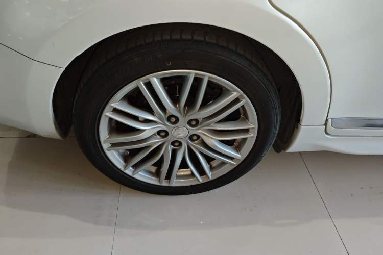 Used Suzuki Kizashi 2011 2.4L Two-Wheel Drive CVT Standard Edition
