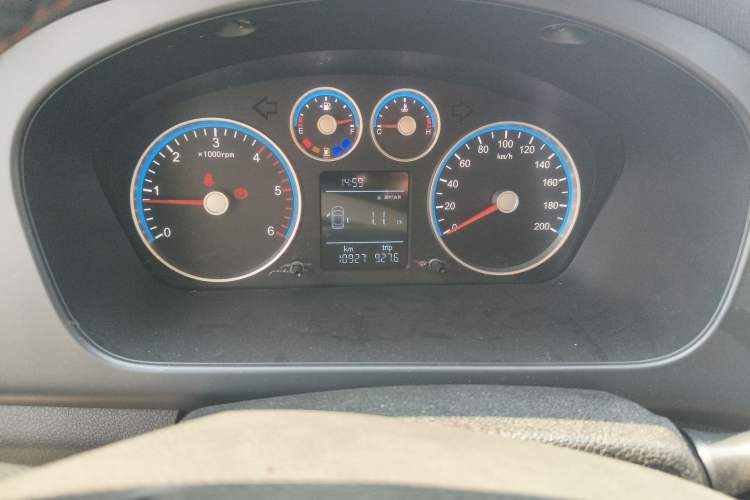 Used Foton Toano 2024 Tuyano Pro Van 2.0T Manual Rear-Drive Long Wheelbase Mid-Roof Design Single Rear Tire 3-Seater