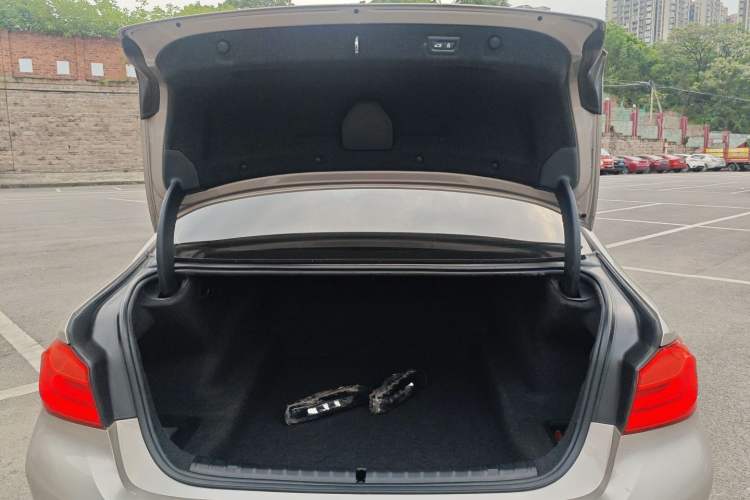 Used BMW 5 Series 2019 530Li Luxury Edition Premium Package
