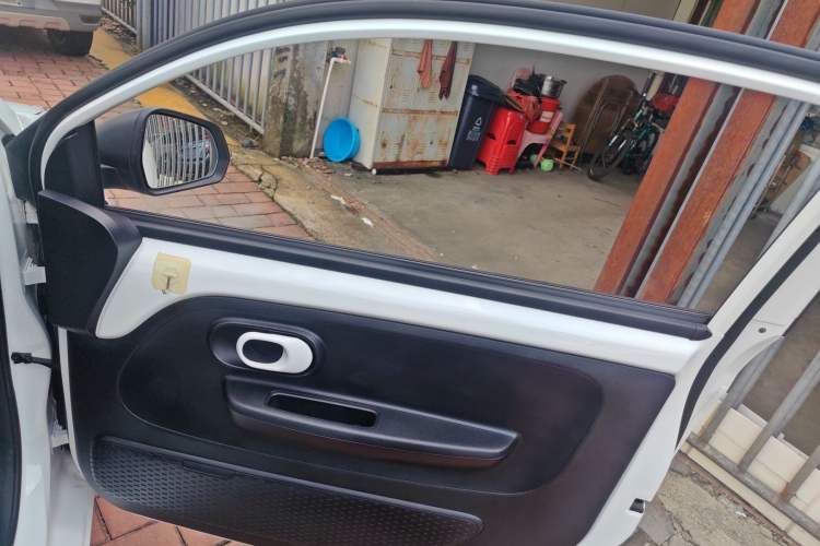 Used Roewe Clever 2021 302 km New Four-Seater Super-Efficient Version