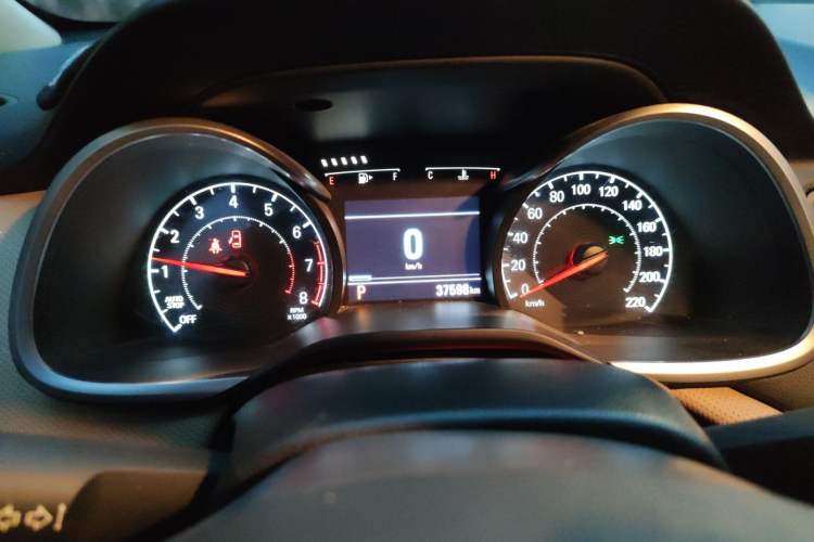 Used Chevrolet Monza 2021 320 Automatic Enjoyment Sunroof Edition Odometer Close Up