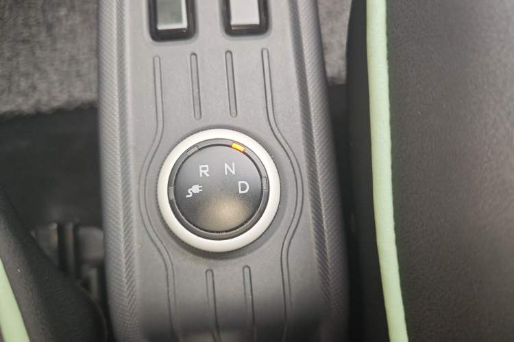 Used Wuling Hongguang MINIEV 2021 Macaron Premium Model – Lithium Iron Phosphate Gear Lever