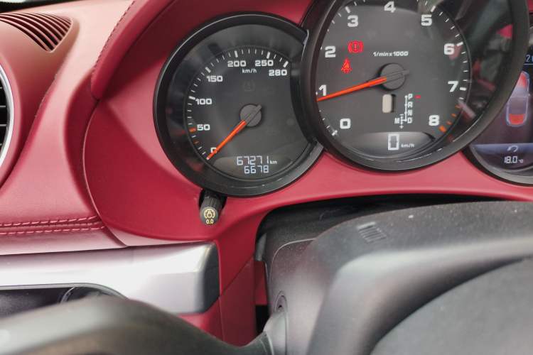 Used Porsche 718 2016 Boxster 2.0T Odometer Close Up