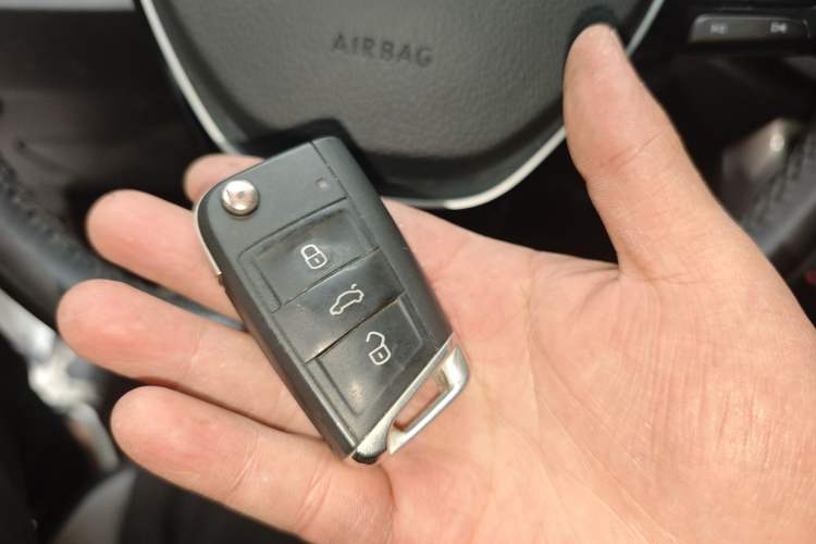 Used Volkswagen T-ROC 2022 280TSI DSG Two-Wheel Drive Elite PLUS Vehicle Key