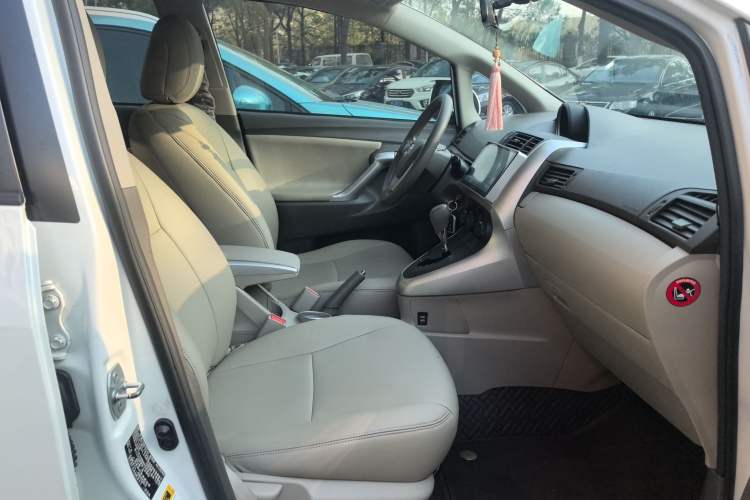 Used Toyota Verso 2015 180E CVT Crossover Edition