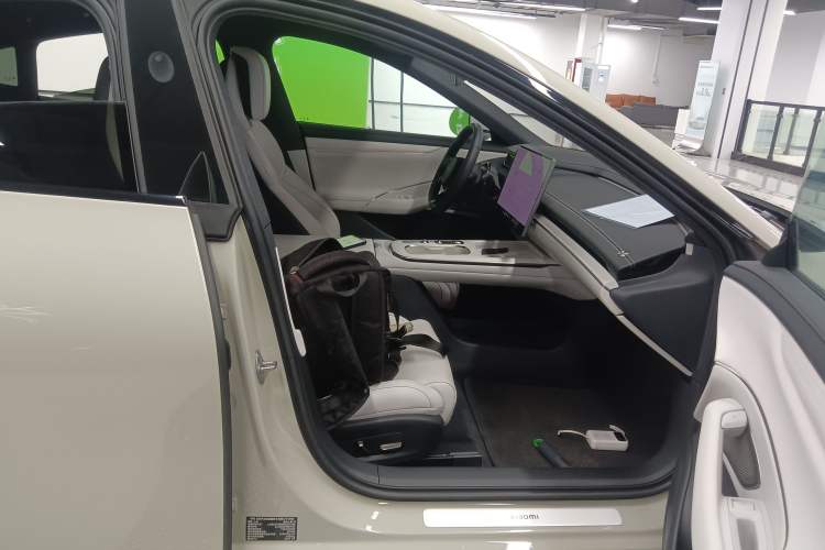 Used Xiaomi Auto SU7 2024 Rear-Drive Long-Range Intelligent Driving Version Right Front Seat